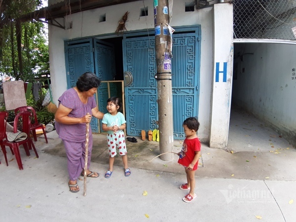 Mẹ bán đất trị giá 1000 cây vàng, 6 con không đòi một đồng me ban dat tri gia 1000 cay vang 6 con khong doi mot dong