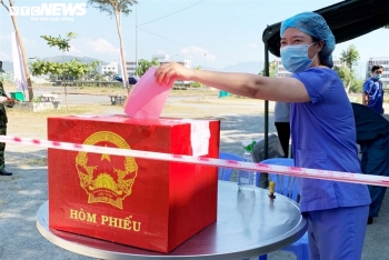 Hình ảnh đặc biệt cử tri Đà Nẵng đi bầu cử trong các khu cách ly dịch COVID-19