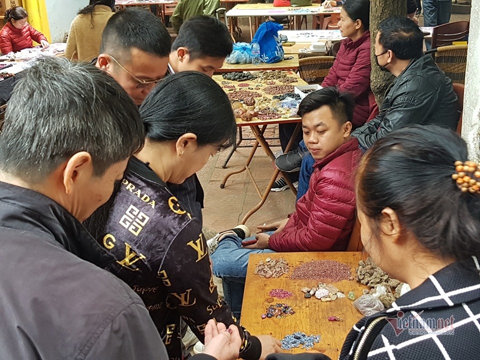 tiet lo cua tay buon da quy tai khu cho trieu do giua long ha noi