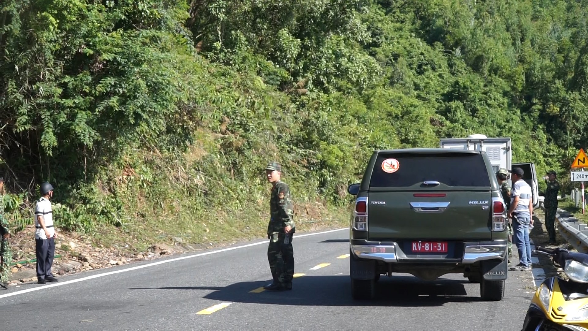 canh sat bo doi da nang bang rung truy bat pham nhan o deo hai van