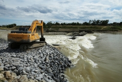 Nghệ An: Vỡ đập tràn trên sông Lam khiến 7.800 hộ dân mất nước sinh hoạt