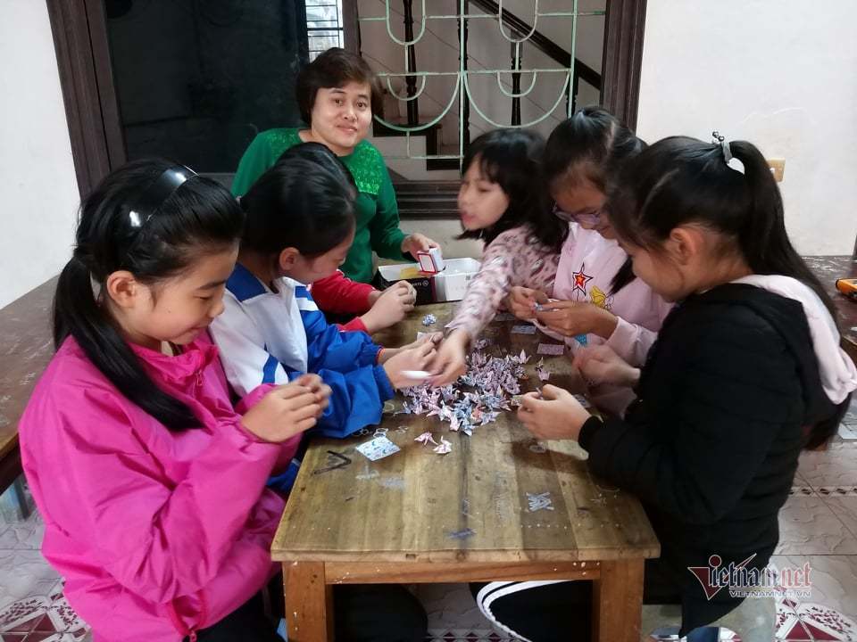 Cô giáo cao 1m30 và hành trình 20 năm dạy tiếng Anh cho học trò nghèo co giao cao 1m30 va hanh trinh 20 nam day tieng anh cho hoc tro ngheo