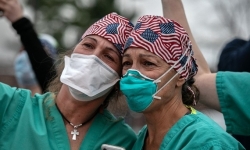Gần 600 nhân viên y tế Mỹ tử vong vì đại dịch COVID-19