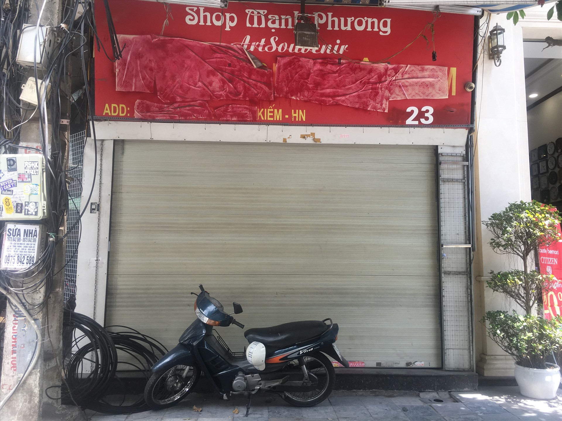 nhieu hang quan ha noi cua dong then cai chat vat tim huong mo cua lai