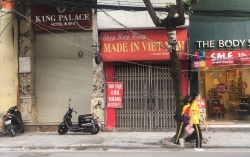 nhieu hang quan ha noi cua dong then cai chat vat tim huong mo cua lai