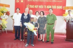 to chuc le tang ong tran quoc huong voi nghi le cap nha nuoc