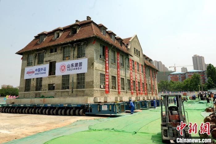 trung quoc dich chuyen ngoan muc toa nha 2600 tan trong 82 phut