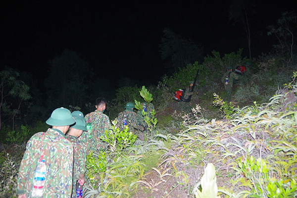 xuyen dem dap chay rung o ha tinh trua nay lua lai bung phat