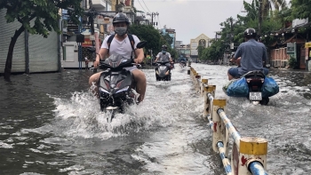 Mưa lớn bao trùm cả nước, nguy cơ lũ quét, sạt lở đất và ngập úng nhiều nơi