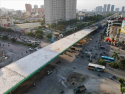 Cầu vượt nút giao Nguyễn Văn Huyên - Hoàng Quốc Việt sắp thông xe
