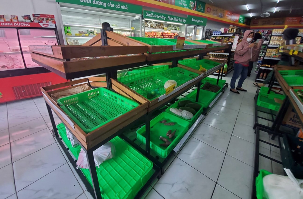 Người dân Cần Thơ mua gom nhu yếu phẩm Người dân Cần Thơ mua gom nhu yếu phẩm