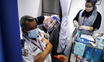 Hơn 200 nhân viên điểm tiêm chủng Malaysia nhiễm nCoV