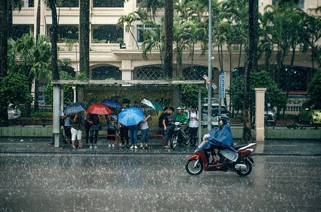 Mưa giông bủa vây miền Bắc, cảnh báo lũ quét, sạt lở đất