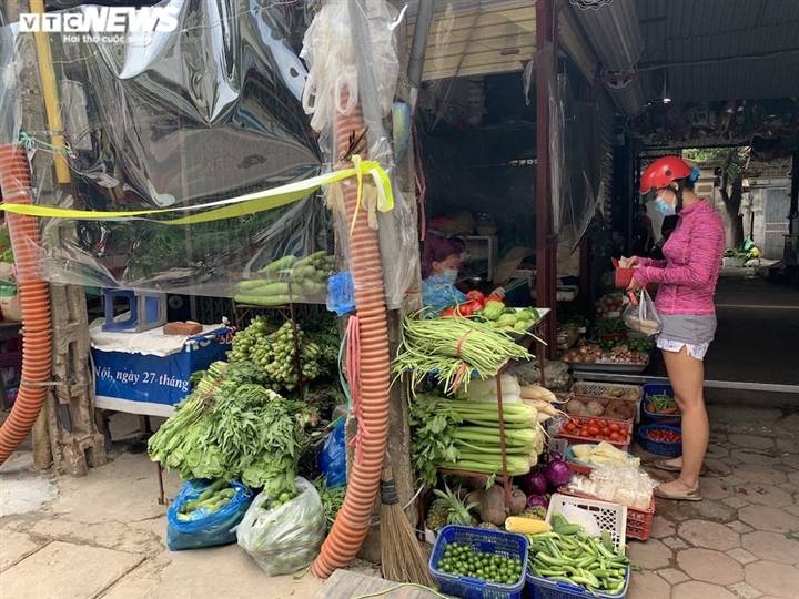 Cảnh mua bán khác lạ chưa từng có ở chợ Hà Nội - 5