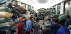 Hàng trăm nghìn găng tay đã qua sử dụng được tái chế: Hé lộ tình tiết 