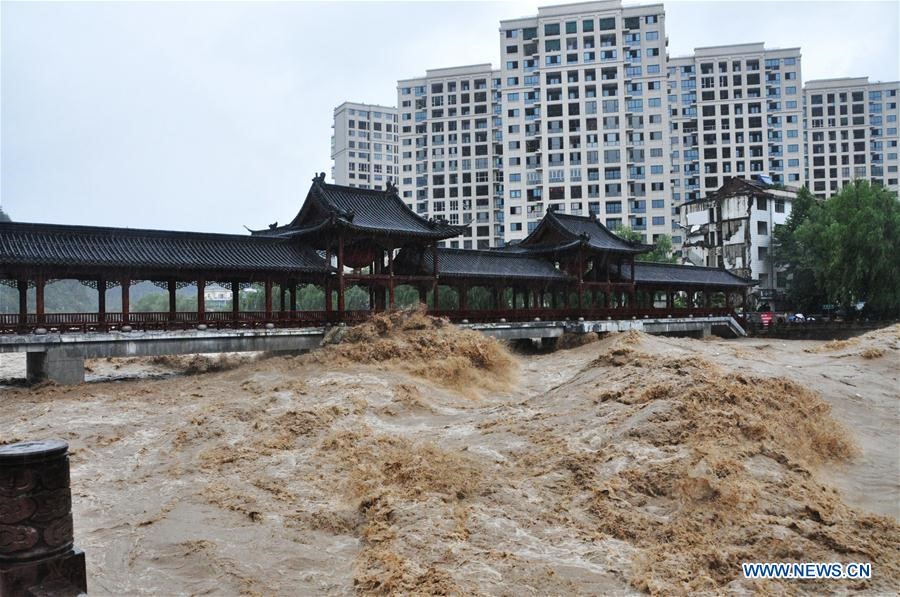 Nước sông ở thành phố Kim Hoa, tỉnh Chiết Giang dâng cao ngày 4.8 do bão Hagupit. Ảnh: Tân Hoa Xã