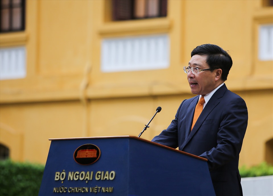 Phó Thủ tướng, Bộ trưởng Ngoại giao Phạm Bình Minh phát biểu tại lễ thượng cờ. Ảnh: BNG