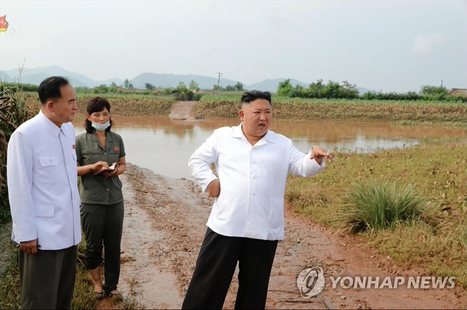 Hôm 10.8, KCNA cho biết, các xe tải chở ngũ cốc đã đến Unpha từ sán 9.8. Yonhap cho hay, kho dự trữ ngũ cốc đặc biệt mà ông Kim Jong-un đề cập là kho dự trữ ngũ cốc dùng để sử dụng theo chỉ đạo của nhà lãnh đạo Triều Tiên trong trường hợp khủng hoảng hoặc chiến tranh.