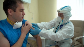 Nga giải đáp nghi ngờ về an toàn của vaccine COVID-19 đầu tiên trên thế giới