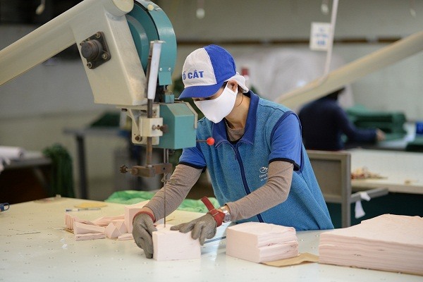 Các đơn vị trực thuộc Vinatex điều chỉnh linh hoạt phương án sản xuất  để tăng doanh thu. Ảnh: VNT