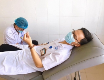 4 nhân viên y tế hiến máu cho nữ bệnh nhân nguy kịch