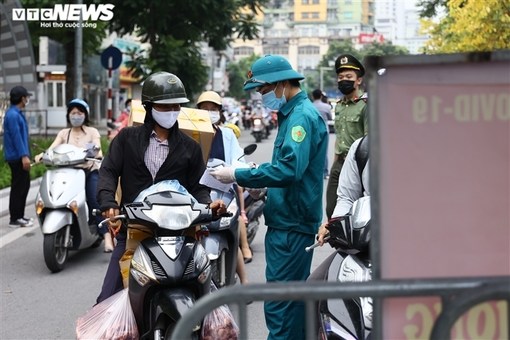 Hà Nội chưa có chủ trương rà soát người dân muốn rời đi hoặc trở lại thành phố - 1