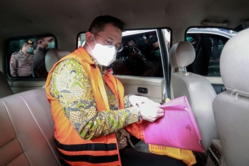 Ăn chặn tiền cứu trợ COVID-19, cựu bộ trưởng Indonesia lĩnh 12 năm tù