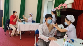 Hai người tử vong sau 36 giờ tiêm vaccine Moderna