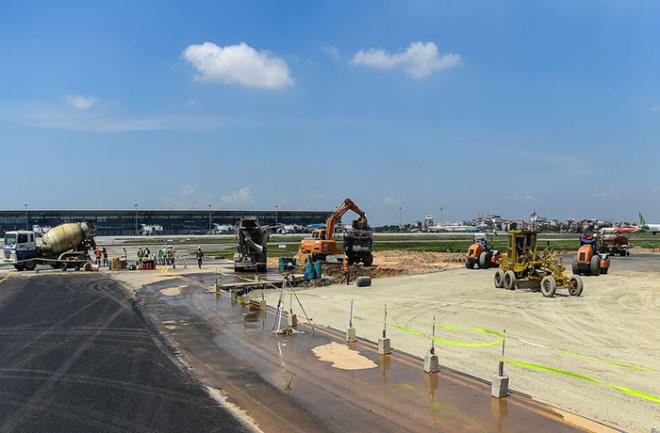 Hơn 2.000 tỷ nâng cấp đường băng sân bay Nội Bài: Có về đích đúng hẹn? - 1
