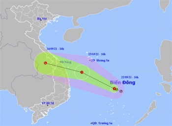 Áp thấp nhiệt đới hình thành trên Biển Đông, hướng vào các tỉnh Trung Bộ