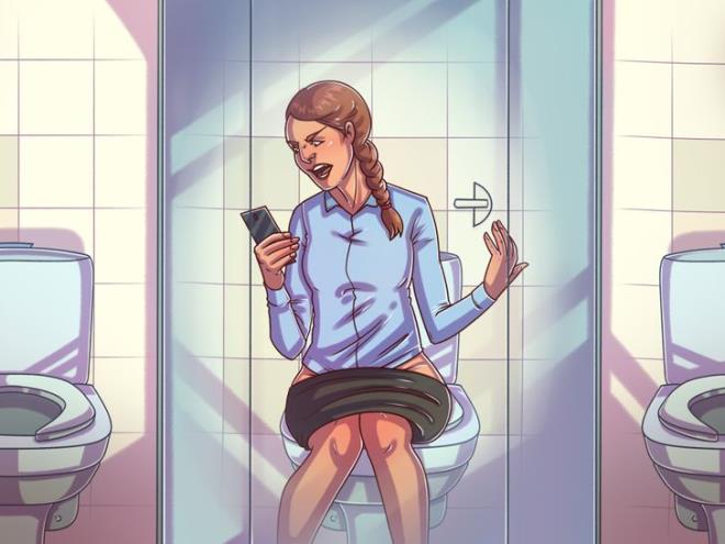 Dùng điện thoại khi đi vệ sinh: Nguy cơ nhiễm khuẩn, dễ mắc bệnh trĩ - 1