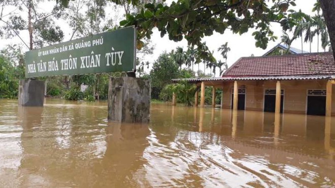 32 người chết và mất tích do mưa lũ kỷ lục, miền Trung cần cứu trợ khẩn hàng nghìn tấn lương thực ảnh 1