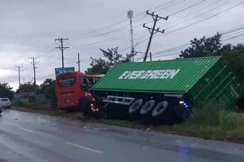 Bình Phước: Tai nạn liên hoàn trong đêm, 5 người thương vong