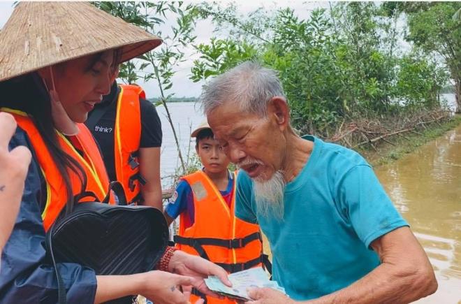 Lũ lụt lịch sử ở miền Trung: Khi cư dân mạng không còn là 'anh hùng bàn phím' - 1