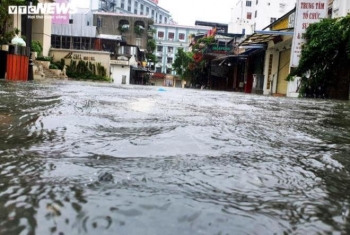 Miền Trung tiếp tục mưa to, nguy cơ ngập lụt kéo dài