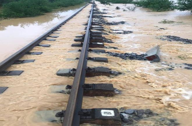 Ngành đường sắt thiệt hại gần 27 tỷ đồng vì lũ lụt tại miền Trung - 1