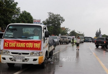 Đề  nghị miễn phí BOT cho xe vận chuyển hàng cứu trợ miền Trung
