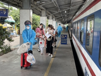 Giảm 15% giá vé tàu cho người có hoàn cảnh khó khăn từ TP Hồ Chí Minh về quê