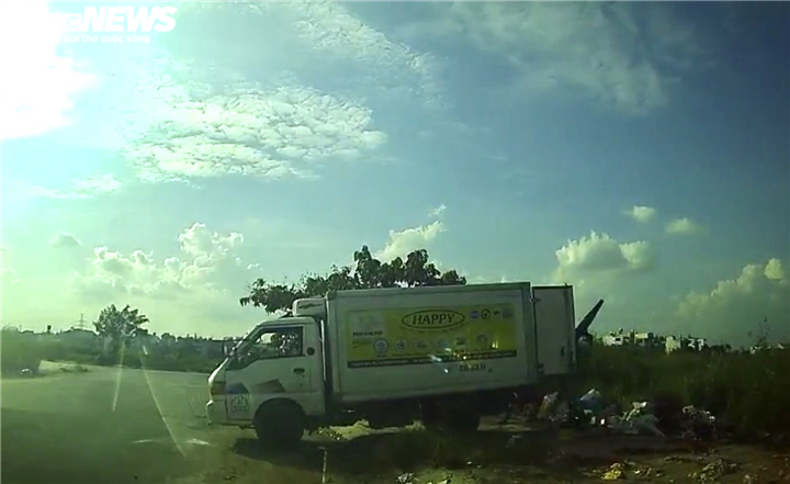 TP.HCM: Hơn 200 hộ dân kêu cứu vì rác thải, khói độc bủa vây chung cư - 4