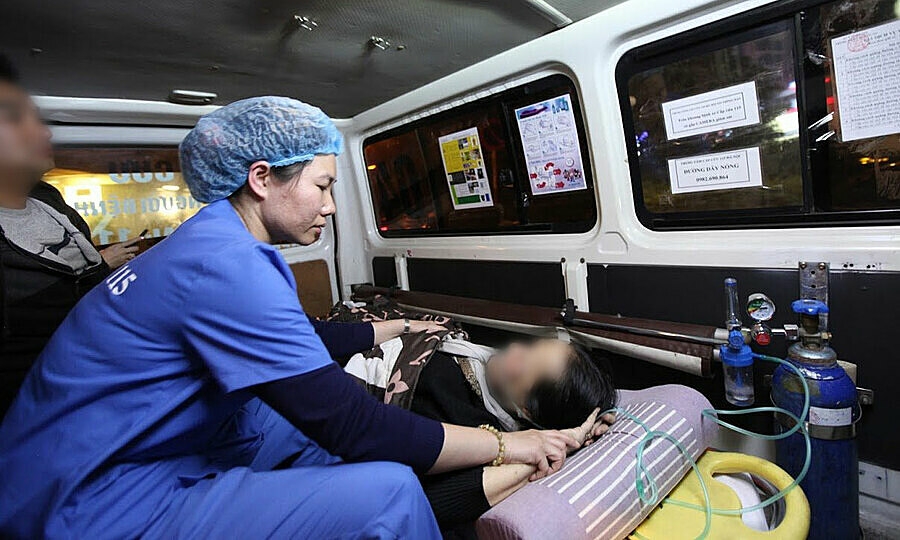 Bác sĩ 115 quot Bệnh nhân còn 1 cơ hội sống vẫn tiếp tục cấp cứu quot 5740 cap cuu