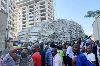 Sập nhà 21 tầng ở Nigeria khi hàng chục công nhân xây dựng đang làm việc