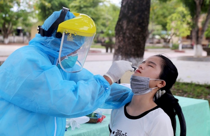 F0 các tỉnh miền Tây tăng cao, Hà Nội bắt đầu tiêm vaccine COVID-19 cho trẻ - 1