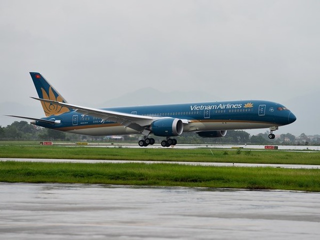 Vietnam Airlines xem xét sa thải nam tiếp viên hàng không vi phạm quy định cách ly - Ảnh 1