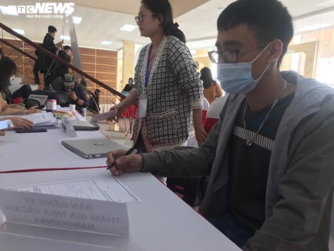 Cô gái đầu tiên đăng ký tiêm thử nghiệm vaccine COVID-19: 'Tôi có niềm tin' - 2