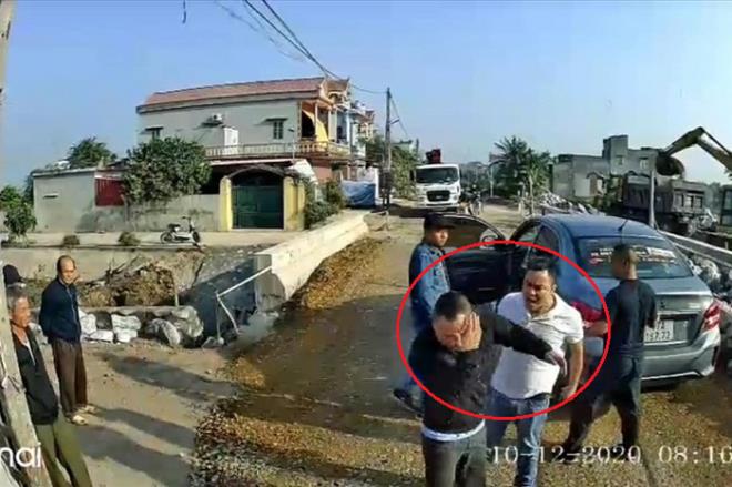 Lái xe khách bị hành hung giữa ban ngày: Thái Bình chỉ đạo xử nghiêm - 1