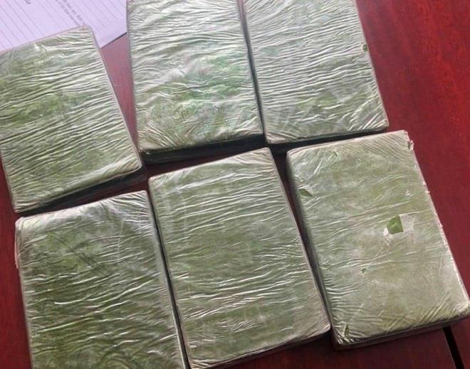 Bắt 2 kẻ mang 6 bánh heroin từ Điện Biên tới Hải Phòng - 1