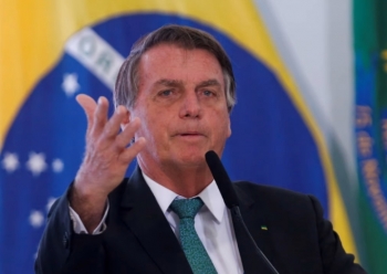 Tổng thống Brazil nhất quyết không cho con gái tiêm vaccine COVID-19