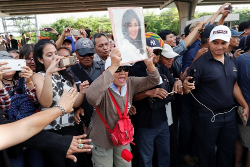 thanh vien dang noi yingluck da xuat ngoai