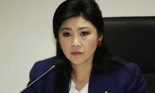 cuu thu tuong thai yingluck bo dien thoai doi xe truoc khi chay tron