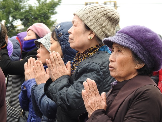 quang ninh di doi tuong duc ong nang 40 tan len doi cao 53 met